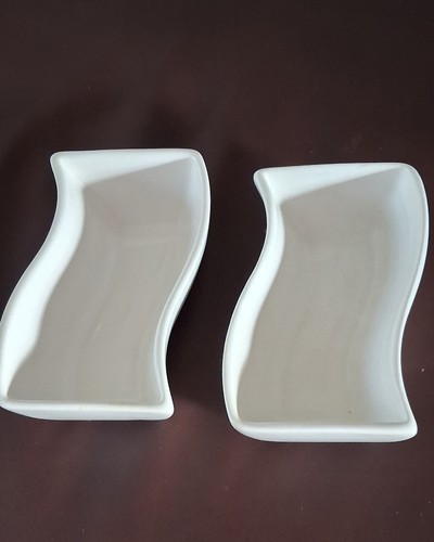 Set wavy porcelain dishes - porcelain,