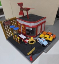 1.72 Scale Hot Wheels Matchbox Rocket Gas Garage