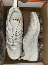 White Nike Air Vapourmax Plus