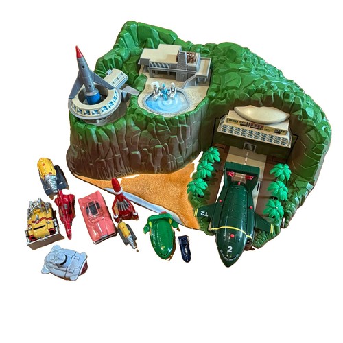 Thunderbirds tracy island - tracy,