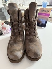 Bearpaw krista wedge camo suede boots Uk 5