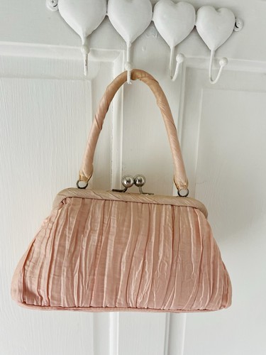 Pretty vintage dents pink - dents,