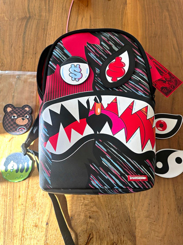 Sprayground shark graphic - sprayground,