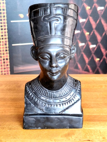 Large heavy 8kg black - large, carved