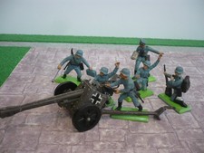 BRITAINS DEETAIL WW2 GERMAN PAK GUN & 6 CREW TOY SOLDIERS