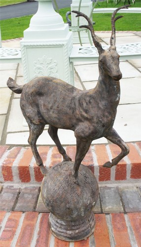Deluxe deer plinth - deer,