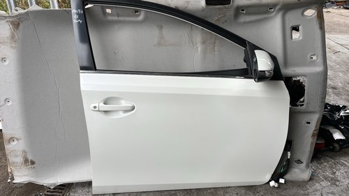 Toyota auris 5dr driver - auris,