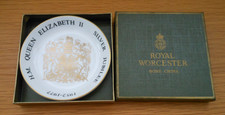 ROYAL WORCESTER Queen