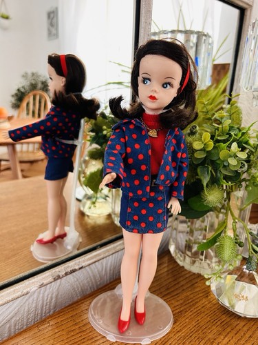 Sindy side part brunette doll - side,