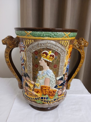 Rare large royal doulton - rare, queen