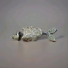 MAX FACTOR PENDANT SOLID