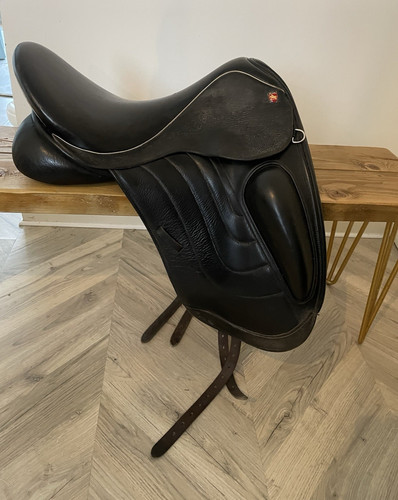 Sturgess dressage saddle - sturgess,