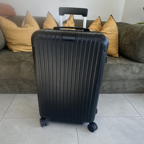 Rimowa black hard - rimowa,
