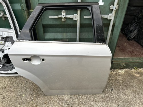 Ford mondeo mk4 estate rear