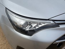 2016 TOYOTA AVENSIS RIGHT SIDE FRONT HEADLIGHT