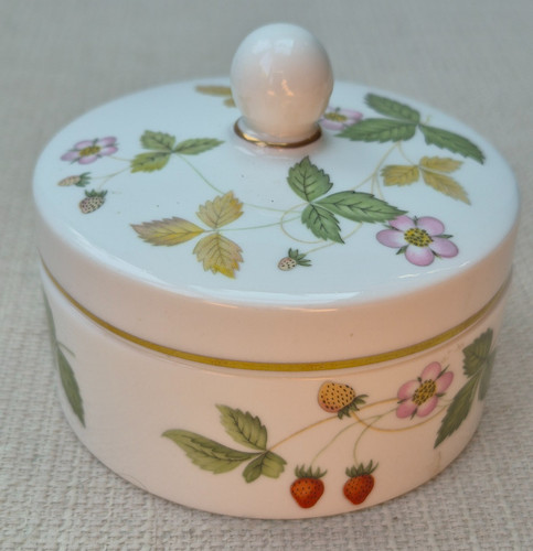 Wedgwood wild strawberry round - wedgwood,