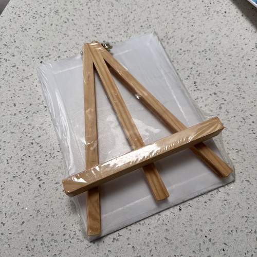 Mini wooden easel with - wooden,