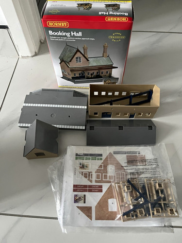 Hornby booking hall - booking,