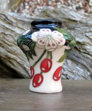 Moorcroft HAWTHORN HAWS Vase