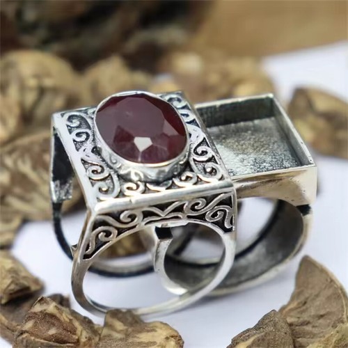 Gothic red stone poison locket - red,