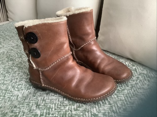 Ugg boots brown size 5 - brown, 5.5