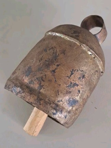 Vintage metal cow bell - metal,