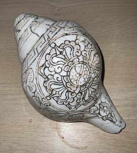 Tibetan conch hand - tibetan,