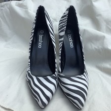 Boohoo  Stunning Black and White striped High Heels Brand New size 7(40)