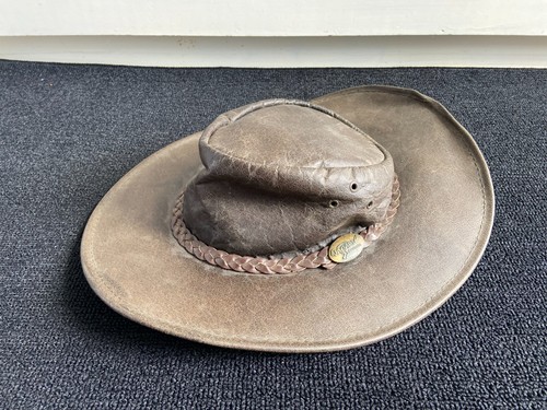 Jacaru leather hat squashy - leather,