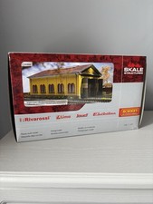 Hornby HC8020 HO/OO Gauge Double Track Engine Shed. Boxed.