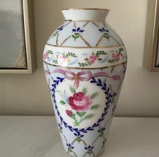 PAST TIMES VINTAGE FLORAL FINEST PORCELAIN VASE WITH GOLD EDGING 17CM HEIGHT