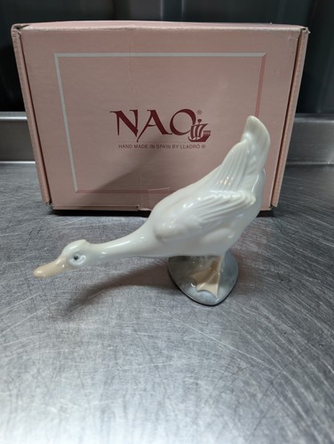 Nao lladro suspicious duck - by,