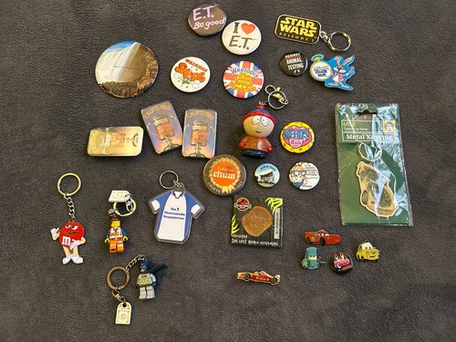 Vintage keyrings badges - &,