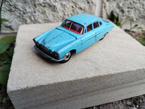 Corgi toys 238 jaguar x - toys,