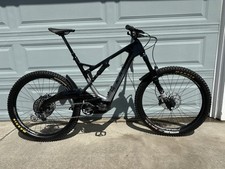 Full suspension mountain bike