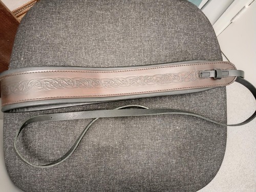 Embossed leather padded - embossed,