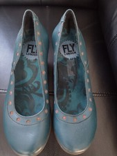 LADIES "FLY LONDON" SLIP ON SHOES.  KITTEN STYLE HEEL.   TEAL COLOUR  UK 5 (38)