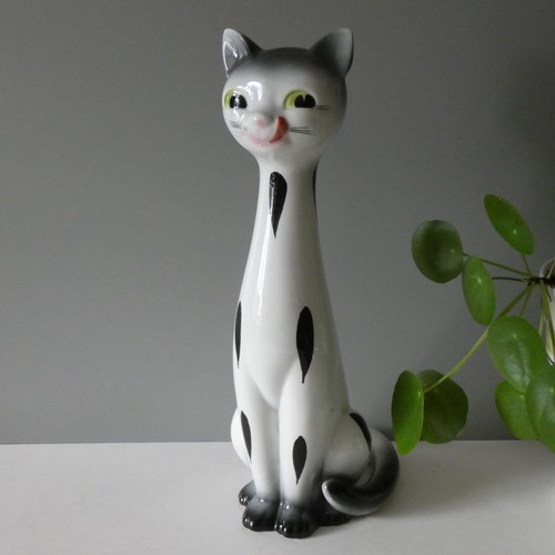 Vintage very large - very, cat