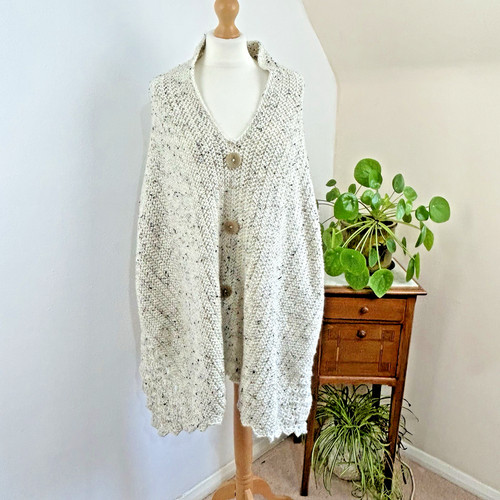 Hand knit poncho cream - hand, 18