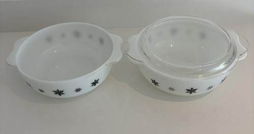 Vintage pyrex glass - bowls, with