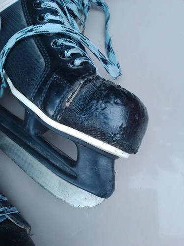 Ccm ice skates mens size - ice, 9