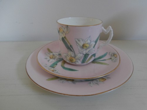 Vintage hand painted daffodils - vintage,