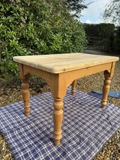 Lovely Farmhouse-Style Solid