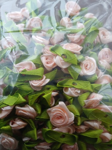 Small satin rose buds - x,