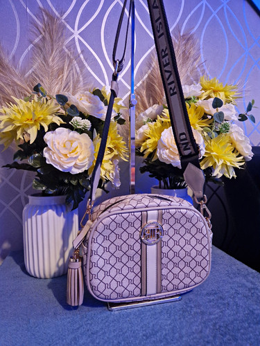 River island small - river,