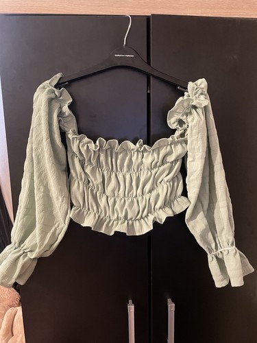Women off the shoulder - the,