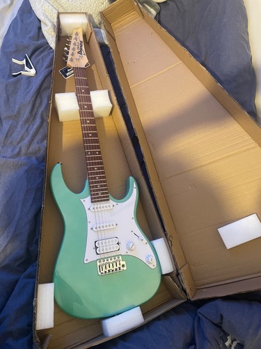 Used once ibanez grx40 - once!!,