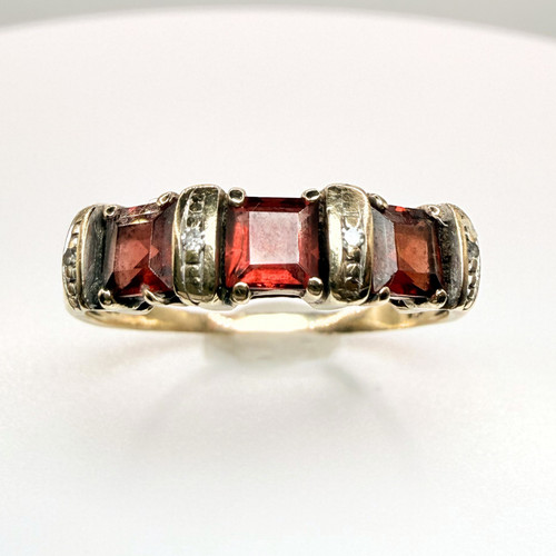 9ct gold garnet diamond - 9ct,