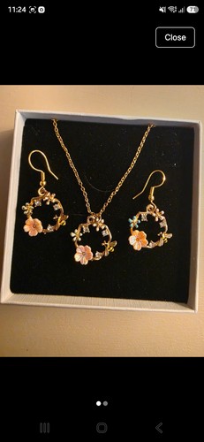 Beautiful gold coloured - beautiful,