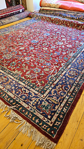Large hand knotted wool - hand,